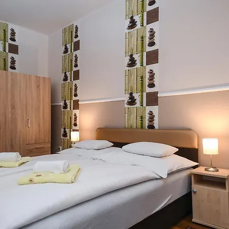 Jokai Family Apartman *