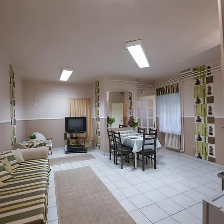 Apartamento Jókai Family Apartman *
